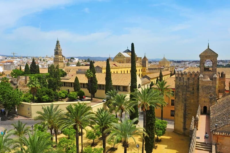 Córdoba: Mosque-Cathedral, Jewish Quarter and Alcázar Tour - Why this three-site route works in Córdoba