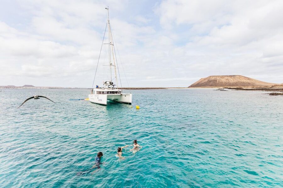 Corralejo: Lobos Island Catamaran Tour with Drinks & Snorkel - Who will enjoy this trip most