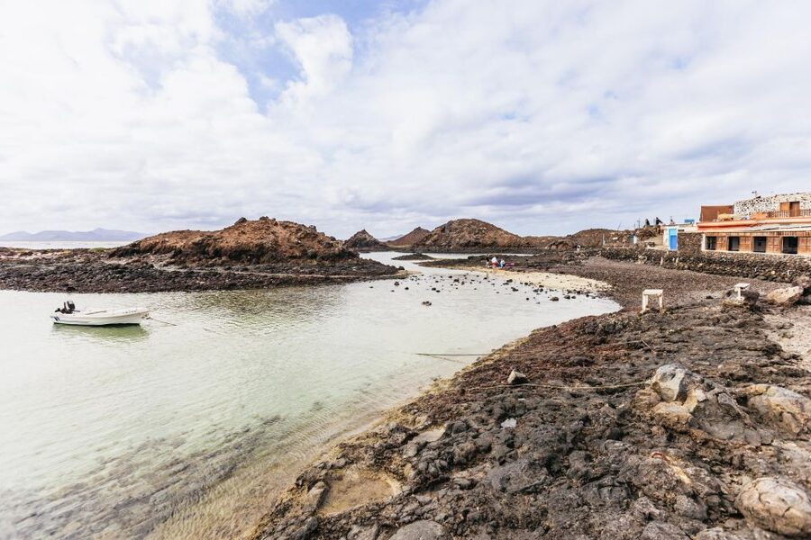Corralejo: Lobos Island Catamaran Tour with Drinks & Snorkel - What is included, and what you need to bring
