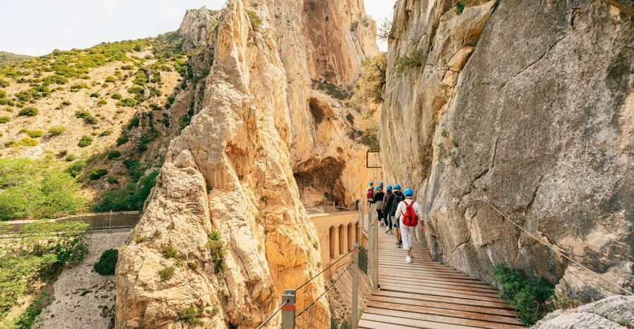 El Chorro: Caminito del Rey Guided Tour with Shuttle Bus - The shuttle to the northern entrance
