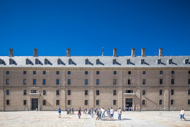 Escorial Monastery and the Valley of the Fallen from Madrid - The main drawback at El Escorial: pace and crowds