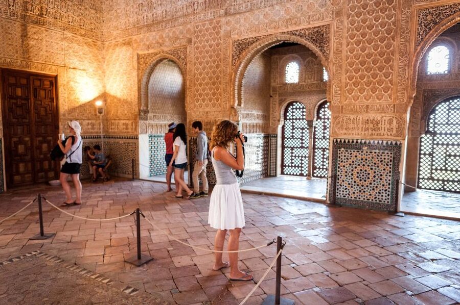 Fast-Track Alhambra & Nasrid Palaces Guided Tour - The small details that make the visit easier