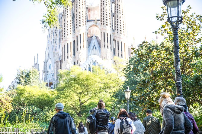 Fast Track Sagrada Familia Guided Tour - What to wear and what to bring