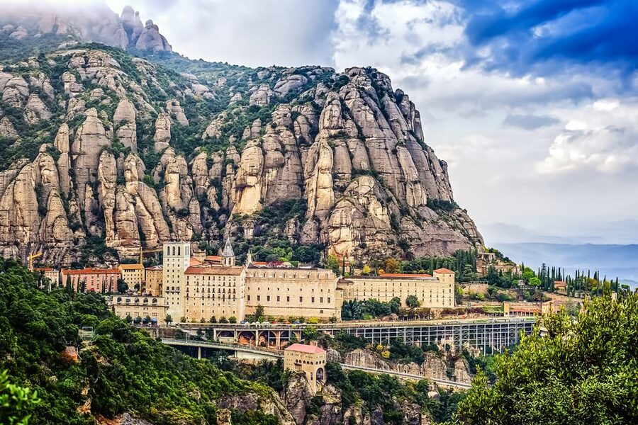 From Barcelona: Montserrat Day Trip with Optional Tickets - Practical tips for a smoother day