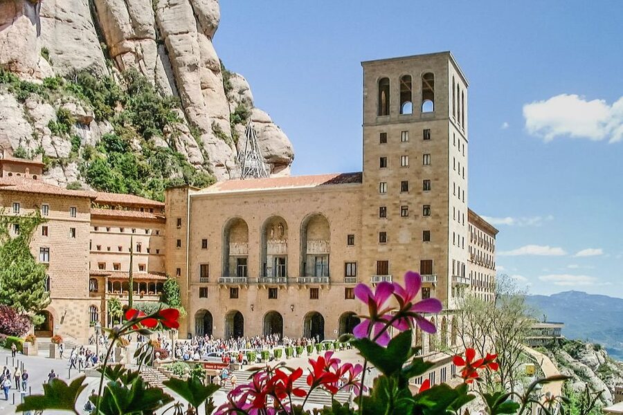 From Barcelona: Montserrat Day Trip with Optional Tickets - Choosing between the choir and the museum