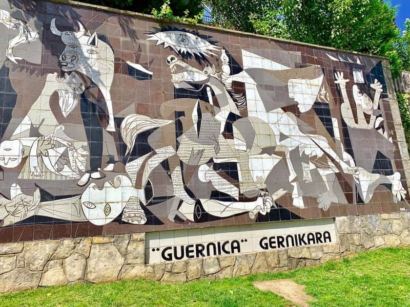 From Bilbao: Gaztelugatxe, Gernika, and Mundaka Group Tour - Mundaka: surfers, fishermen, and the Urdaibai estuary
