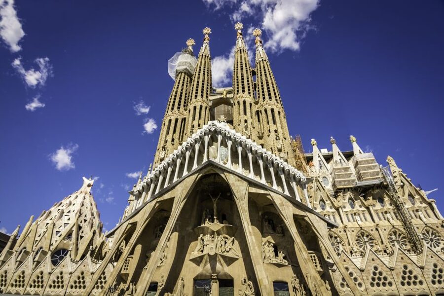 From Costa Brava: Barcelona and Antoni Gaudí's Work Bus Tour - A guided day, not a hop-on, hop-off bus