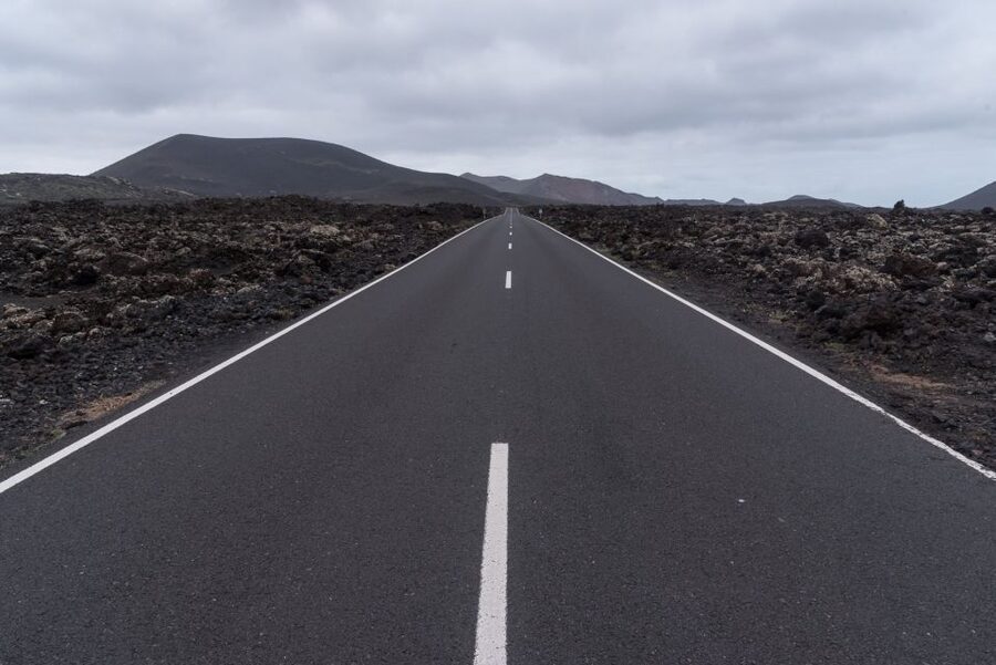 From Fuerteventura: Lanzarote Volcano and Wine Region Tour - Charco de los Clicos and the green lagoon