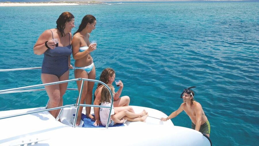 From Lanzarote: Sailing Day Trip Around La Graciosa - Sailing past La Graciosa’s white beaches