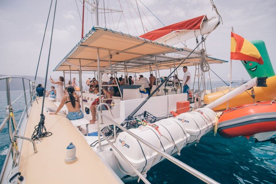 From Lanzarote: Sailing Day Trip Around La Graciosa - Lunch, unlimited drinks, and time on deck