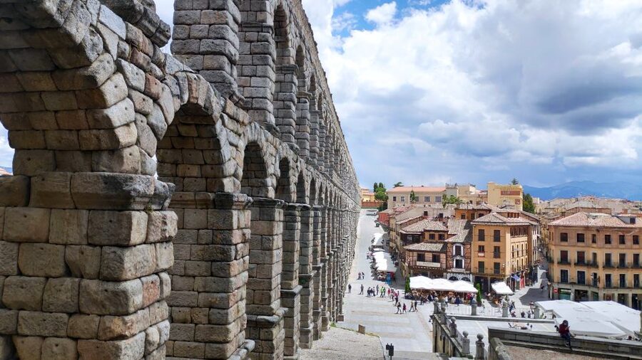 From Madrid: Avila and Segovia Full-Day Tour - The guides make or break a large-group tour