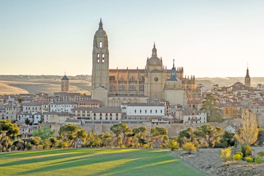From Madrid: Segovia, Ávila, and Toledo Guided Tour - How rushed is the walking?