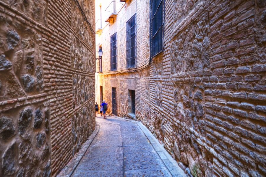 From Madrid: Toledo Guided Day Trip - The one-hour guided walk through old Toledo
