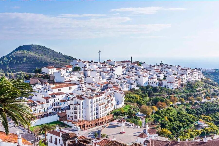 From Málaga: Caves of Nerja, Nerja and Frigiliana Day Tour - Nerja and the Balcón de Europa