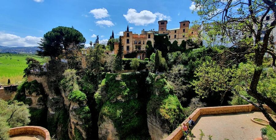 From Malaga: Ronda and Setenil Tour with Scenic Train - What to do with 100 minutes in Setenil