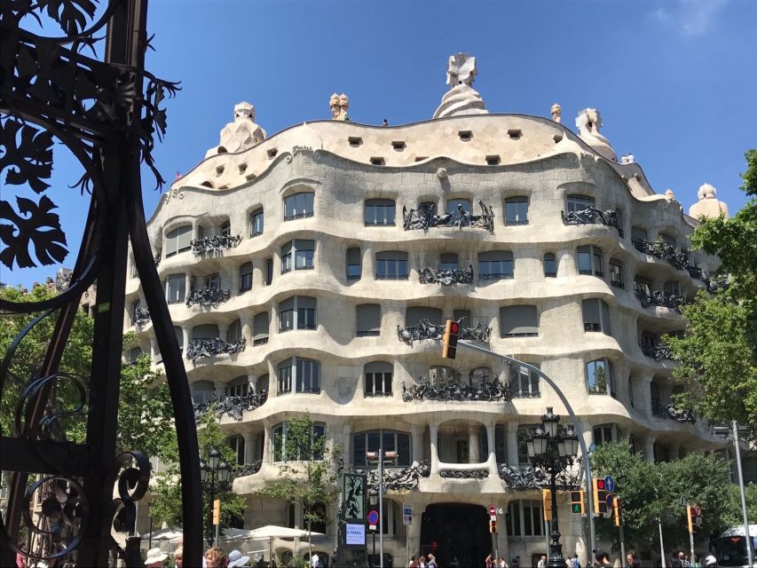 From Salou: Full Day Barcelona Panoramic Tour with Free Time - Meeting Gaudí at the Sagrada Família