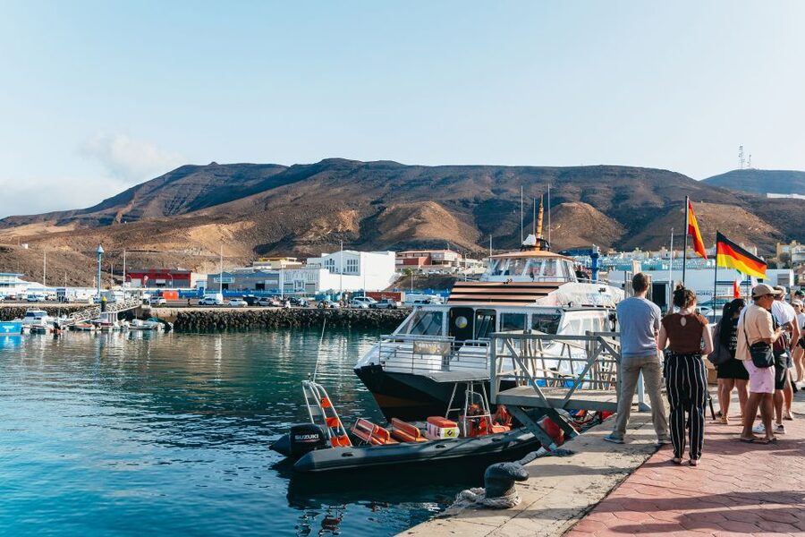 Fuerteventura: Glass Bottom Boat Cruise with Lunch & Drinks - The glass-bottom viewing deck