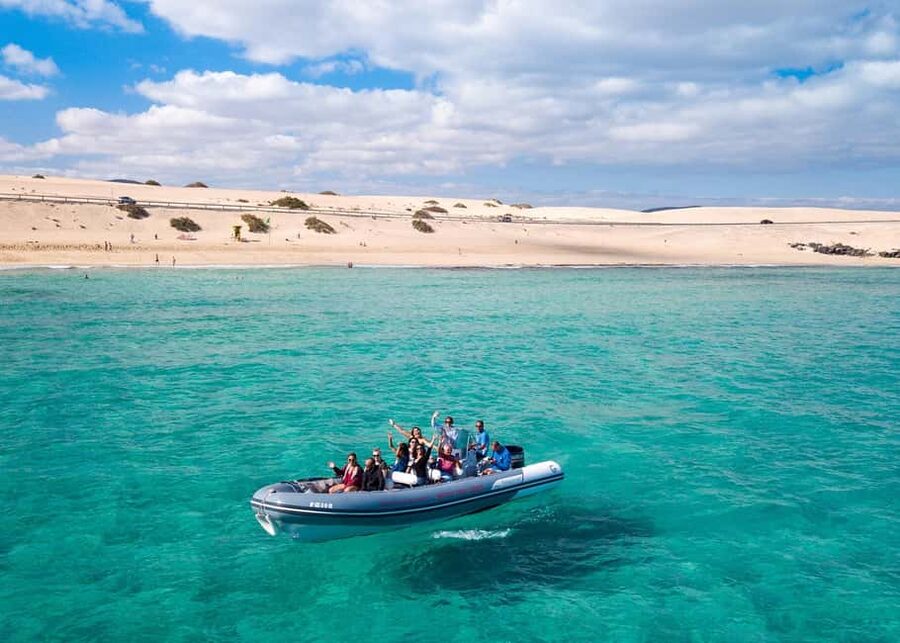 Fuerteventura: Lobos Island Round-Trip Speedboat Ticket - Walking toward La Caldera volcano