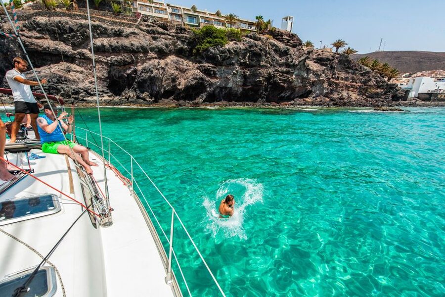 Fuerteventura: Sailing with Snorkeling and Dolphin Watching - Sailing south from Morro Jable
