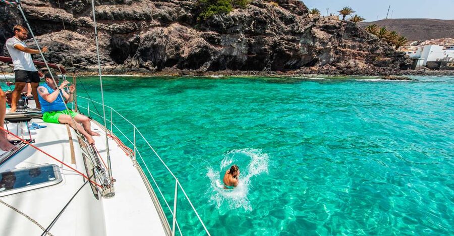 Fuerteventura: Sailing with Snorkeling and Dolphin Watching - The swim and snorkeling stop near Morro Jable