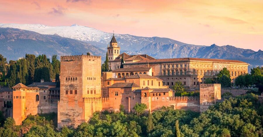 Granada: 3-Hour Alhambra and Generalife Gardens Guided Tour - Starting with the Alhambra complex