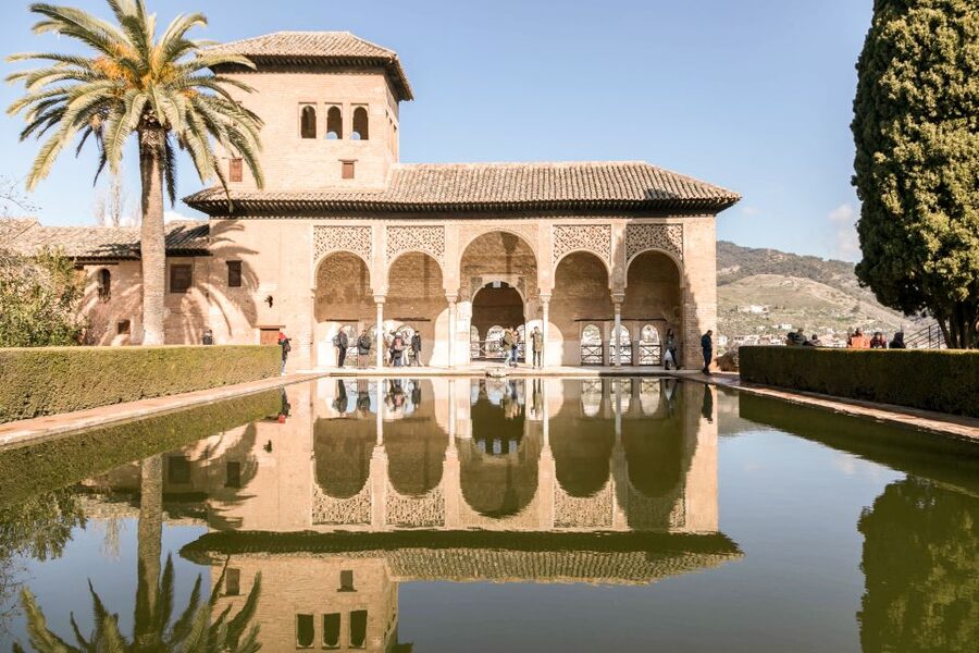 Granada: 3-Hour Alhambra and Generalife Gardens Guided Tour - The Hall of the Ambassadors and royal symbolism