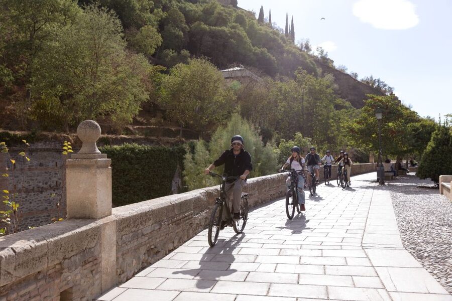Granada: Albaicin and Sacromonte E-Bike Tour - Who should book this ride