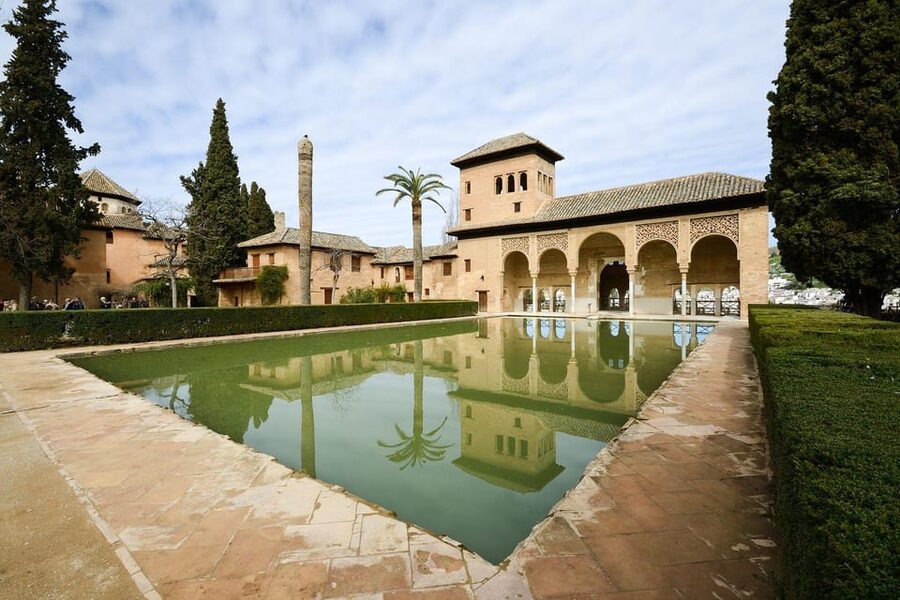 Granada: Alhambra and Generalife Garden Ticket & Guided Tour - Generalife Gardens, about one hour