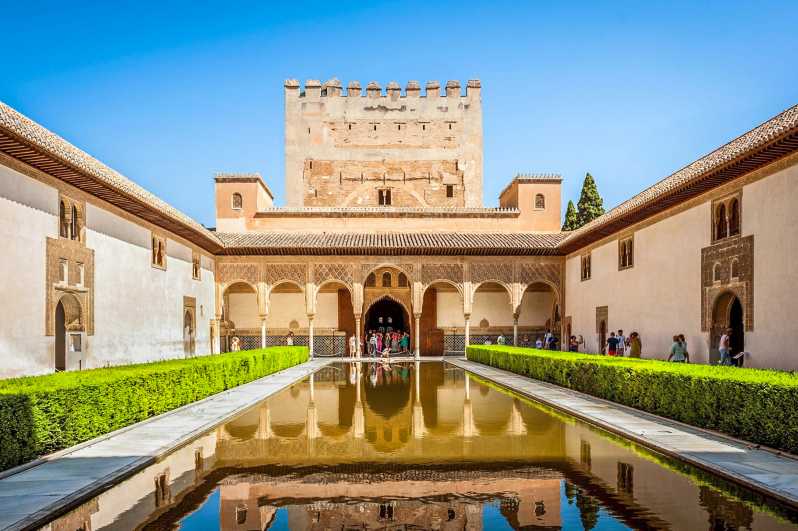 Granada: Alhambra and Nasrid Palaces Entry Ticket - Generalife Gardens and the summer retreat