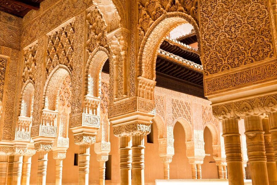 Granada: Alhambra and Nasrid Palaces Small Guided Tour - Why a guide changes the Alhambra