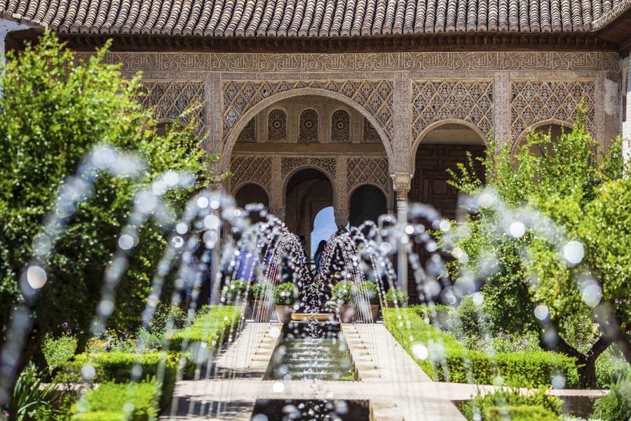 Granada: Alhambra Fast-Track Guided Tour - Key points to know before booking