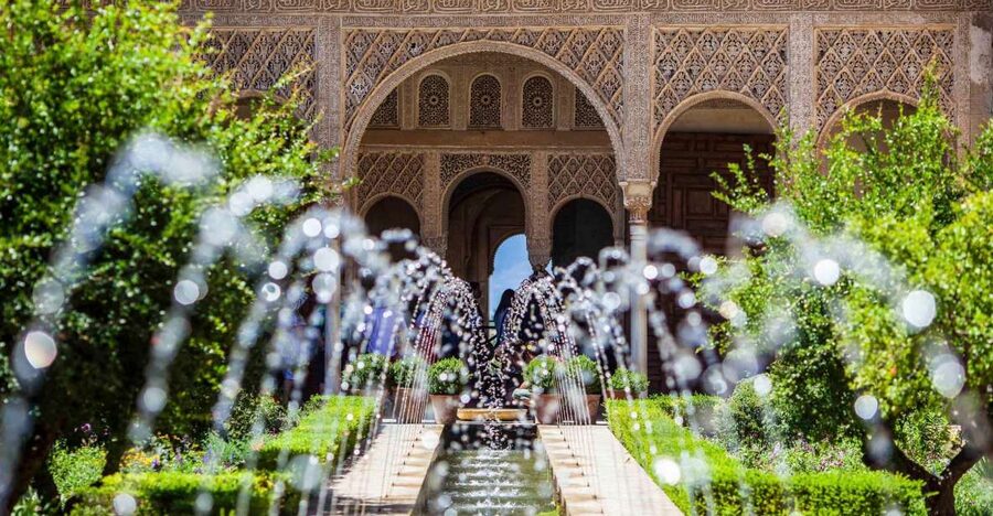 Granada: Alhambra Fast-Track Guided Tour - Why a guide makes the Alhambra easier to understand