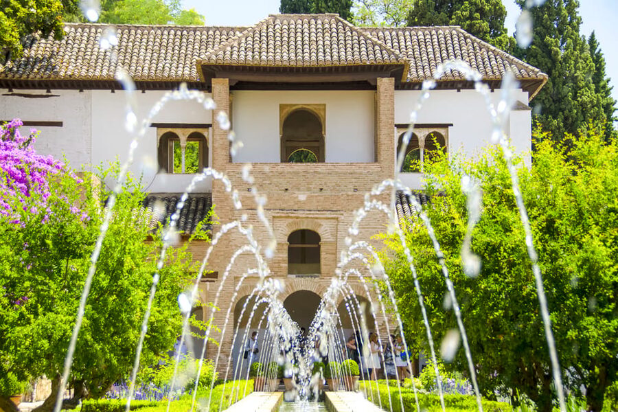 Granada: Alhambra Gardens and Generalife Ticket - Timing, heat, crowds, and walking