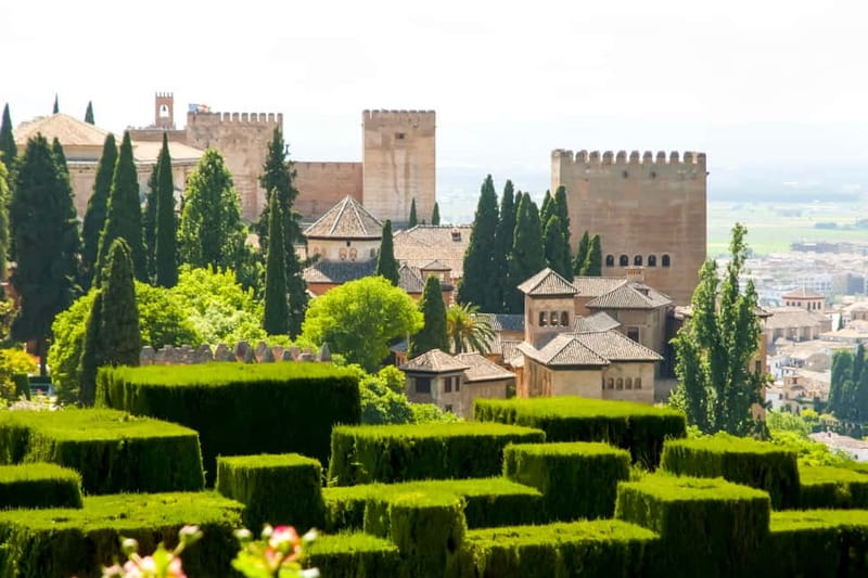 Granada: Alhambra & Gardens Tour w/Nasrid Palaces Option - Generalife Gardens, the quieter finish