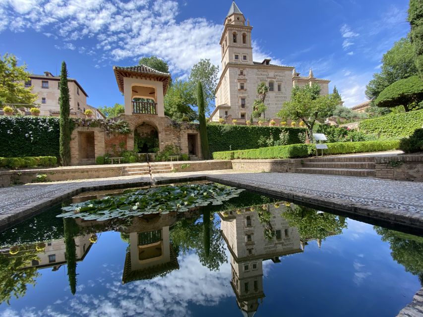 Granada: Alhambra & Generalife Fast-Track Guided Tour - Why the Alhambra Works Best With a Guide