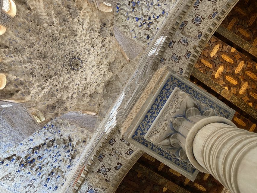 Granada: Alhambra & Generalife Fast-Track Guided Tour - Generalife Gardens: Fountains, Flowers, and Space to Breathe