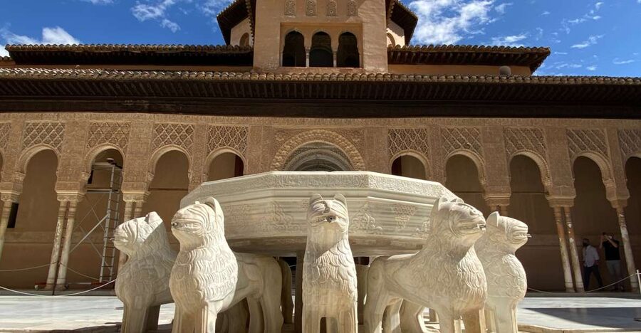 Granada: Alhambra & Generalife Fast-Track Guided Tour - The Nasrid Palaces and the Court of the Lions