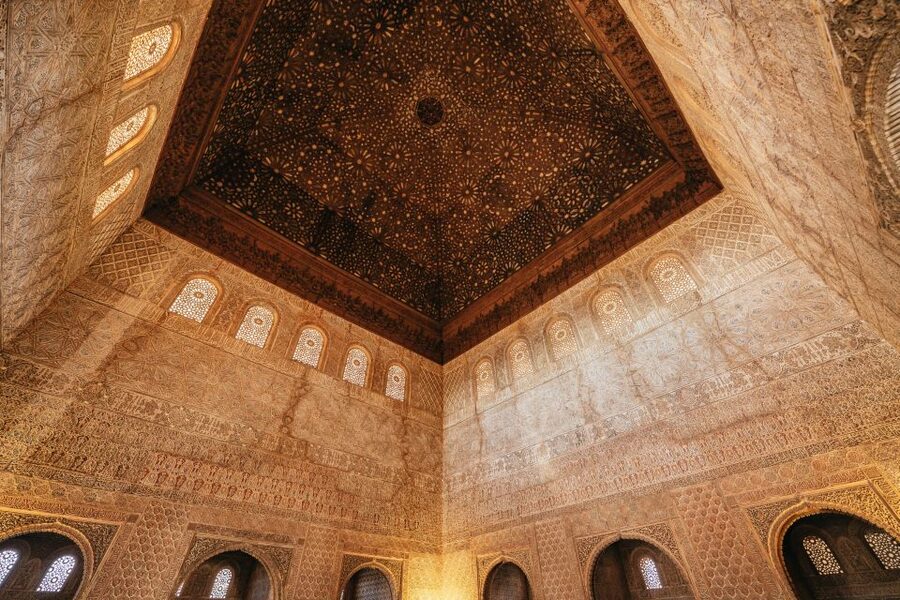 Granada: Alhambra Guided Tour with Nasrid Palaces & Gardens - The Nasrid Palaces, the tour’s main event