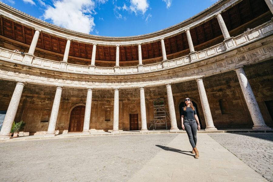 Granada: Alhambra Guided Tour with Nasrid Palaces & Gardens - Starting at the walled citadel