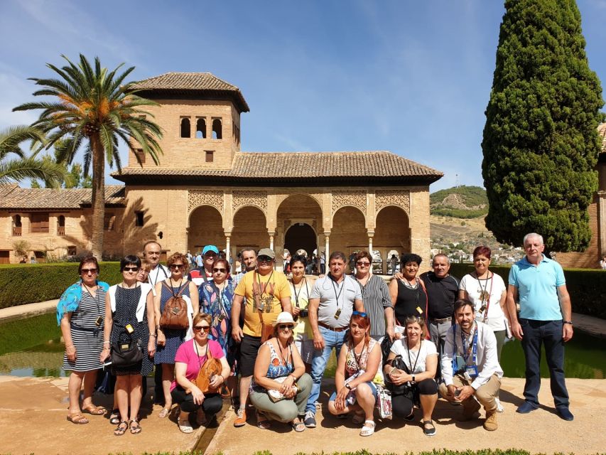 Granada: Alhambra, Nasrid Palaces, & Generalife Guided Tour - Why a guide helps at the Alhambra