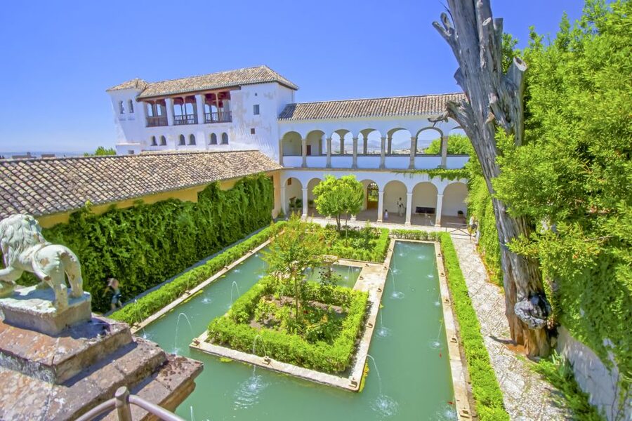 Granada: Alhambra Small Group Tour with Nasrid Palaces - Nasrid Palaces: the essential timed visit