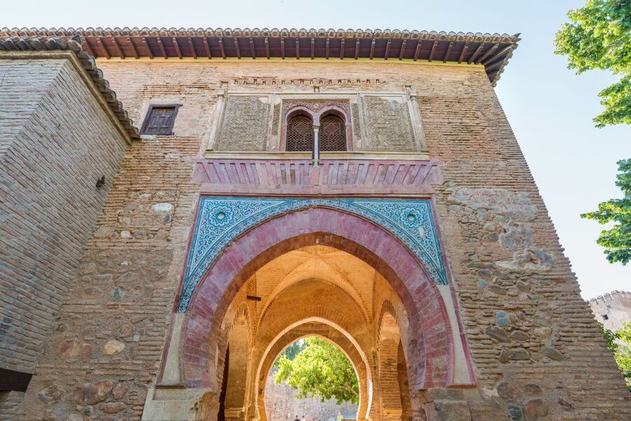 Granada: Alhambra Ticket and Guided Tour with Nasrid Palaces - Key points to know before you book