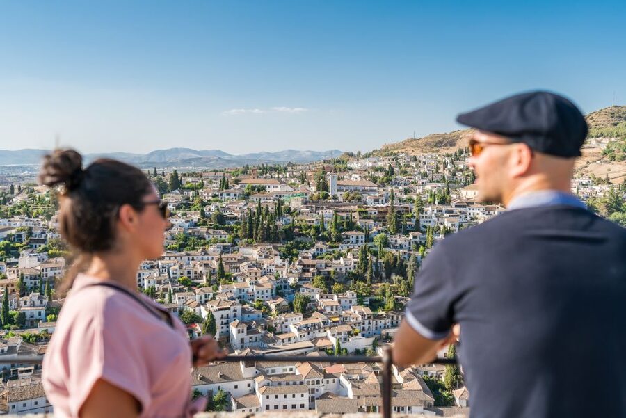 Granada: Alhambra Ticket and Guided Tour with Nasrid Palaces - Generalife gardens: the quiet opening act