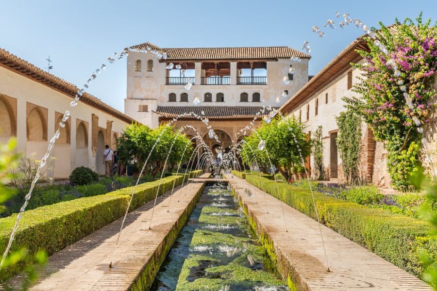 Granada: Alhambra Ticket and Guided Tour with Nasrid Palaces - The Nasrid Palaces: the reason to reserve early
