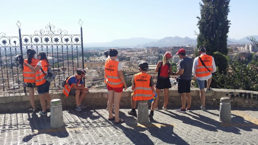 Granada: E-Bike Tour and Fast-Track Alhambra Ticket - Sacromonte, cave homes, and flamenco country