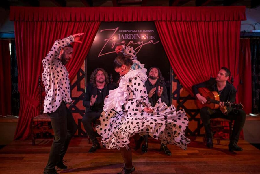 Granada: Flamenco Show in Albaycin - Jardines de Zoraya - Small details that improve the evening