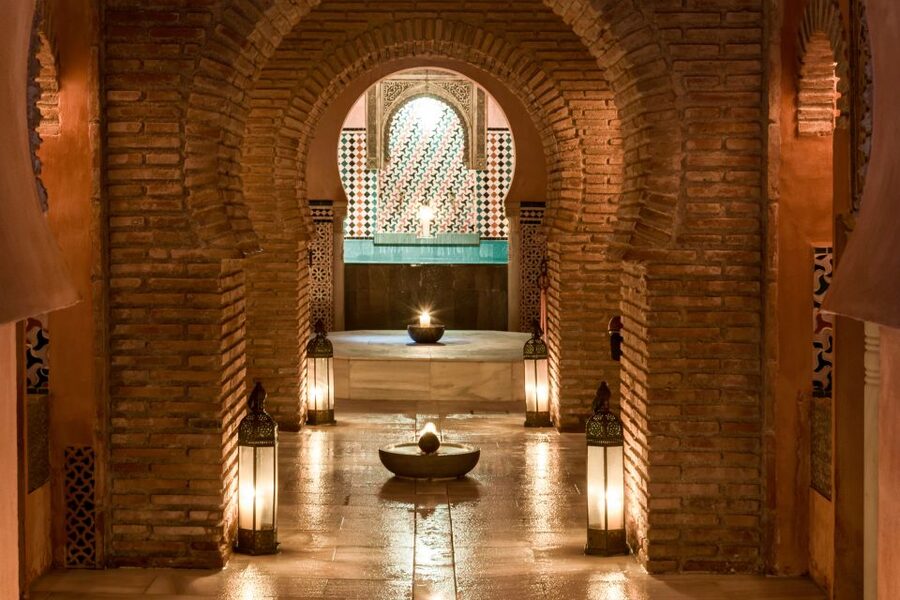 Granada: Hammam Al Ándalus with Massage - Moving Between Hot, Warm, Cold, and Steam