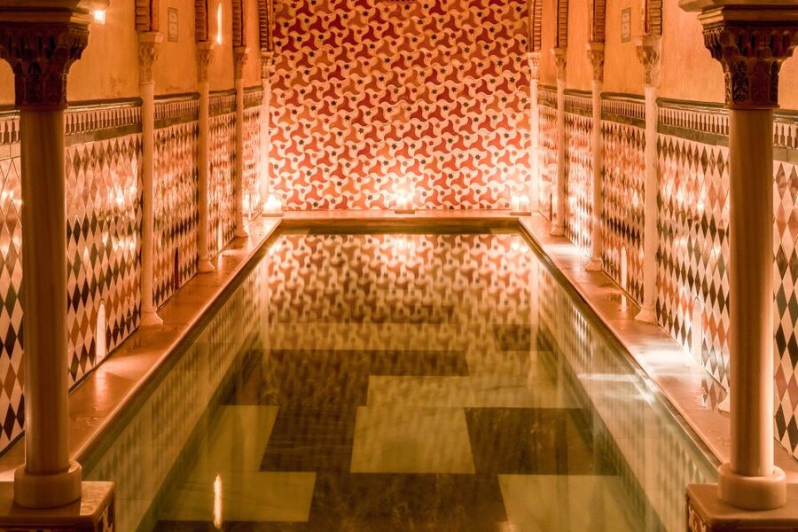 Granada: Hammam Al Ándalus with Massage - Changing Rooms and Practical Comforts