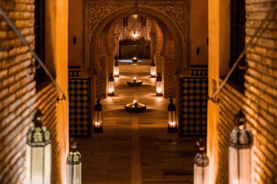 Granada: Hammam Al Ándalus with Massage - The Relaxation Room and Mint Tea