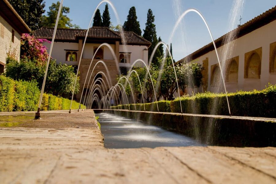 Granada: Tour of Alhambra, Generalife, and Nasrid Palaces - What three hours can and cannot do